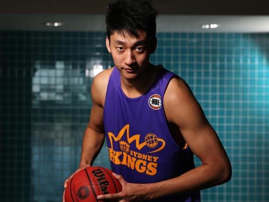 快船首节8次失误&三分5中1，可依然领先灰熊2分（尽管首节送出8次失误、三分仅5投1中，快船仍以2分领先灰熊）