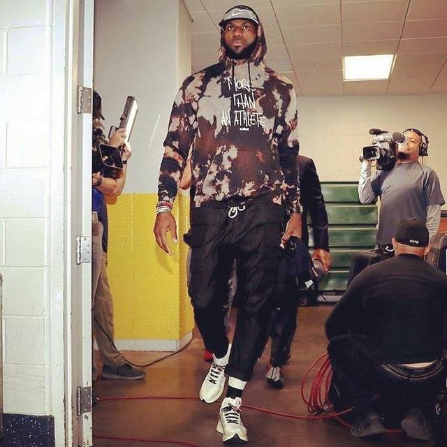 上次战掘金双双哑火！杜兰特&申京首节同时爆发得分上双（上回对掘金双双哑火，杜兰特与申京首节齐发力，得分均上双）