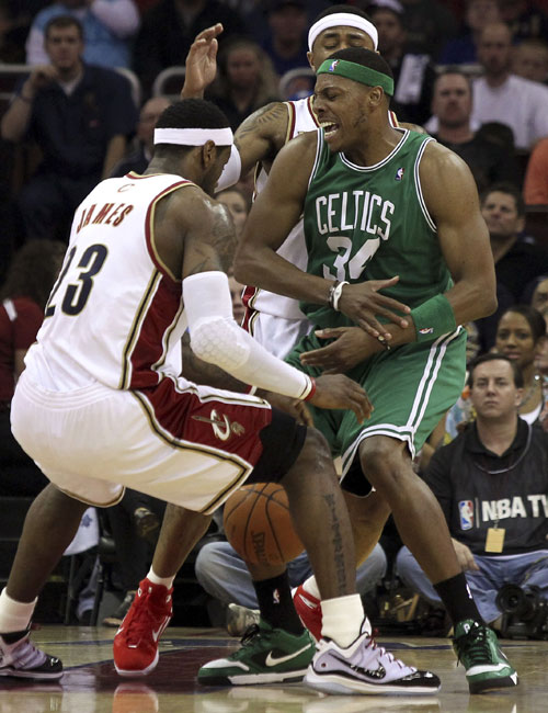 唐斯防守策略：且退且防的艺术（唐斯防守之道：退守中的智慧）