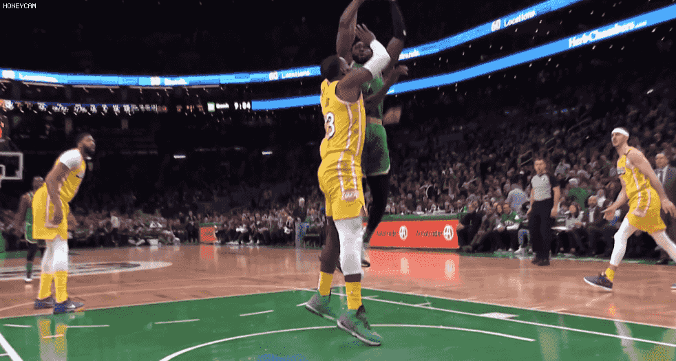 7次扑救+扑点，迈尼昂当选与罗马一役米兰队内最佳球员（迈尼昂7次扑救含扑点，获评米兰战罗马队内最佳）