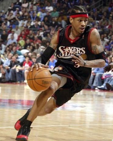 篮球湖人球员社媒晒训练日常（湖人球员社媒分享日常训练）