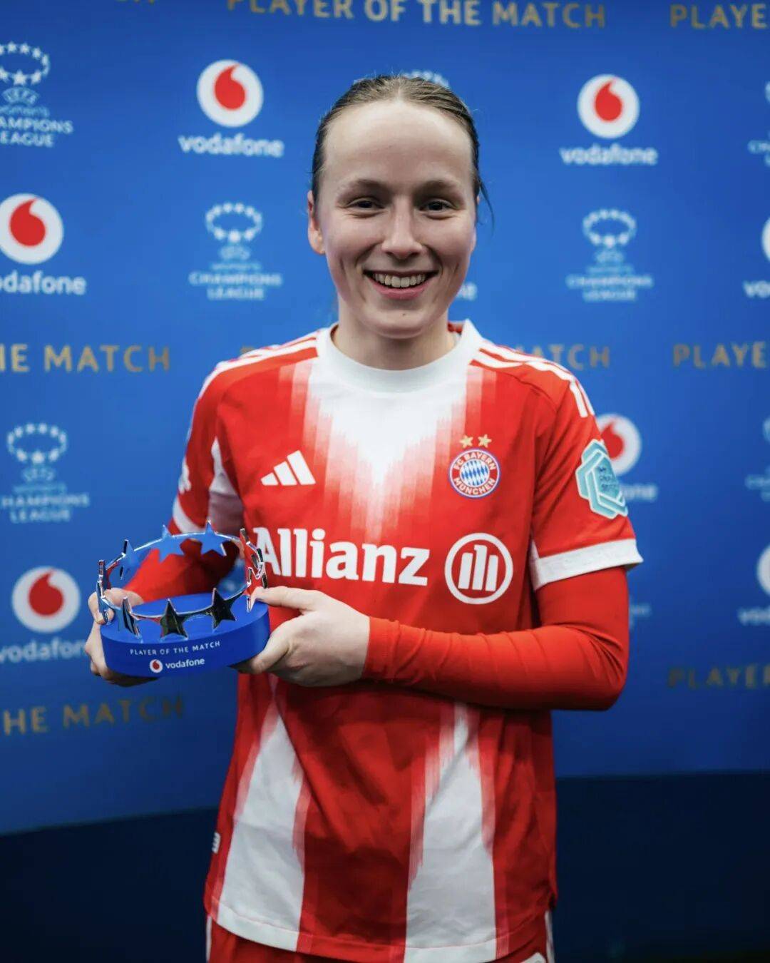 韦世豪比赛中与酒井高德发生口角（赛中韦世豪与酒井高德发生言语冲突）