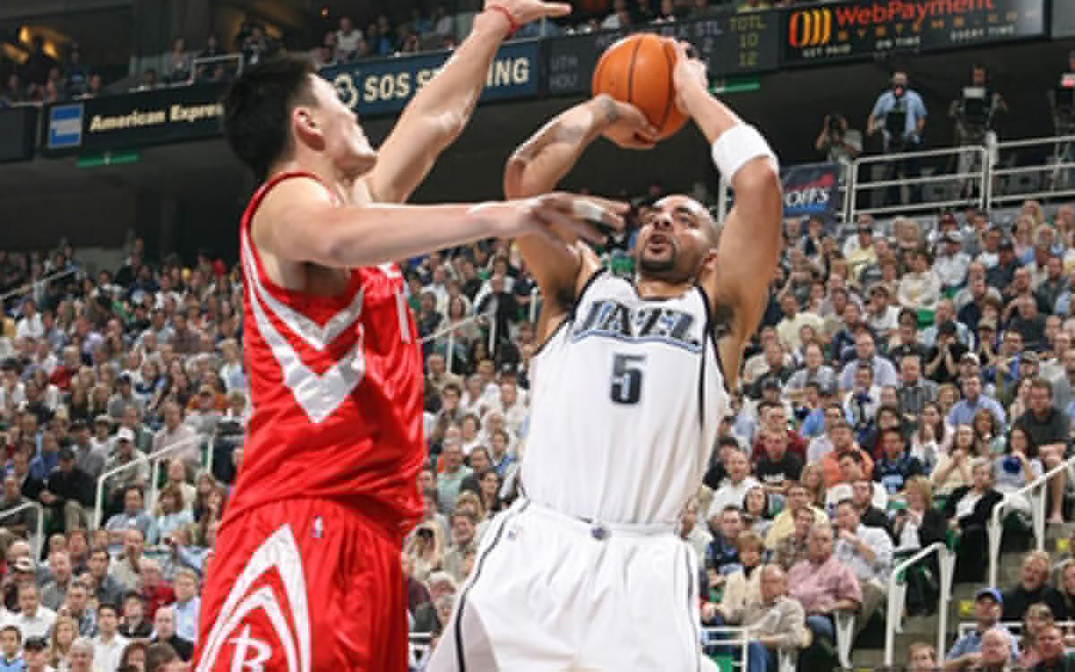 CBA：新疆队再下一城 客场击败青岛（CBA：新疆男篮客场擒青岛，再添一胜）