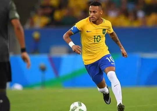 法尔克：于帕优先考虑与拜仁续约，也会考虑巴黎和皇马（法尔克：于帕首选与拜仁续约，同时考虑巴黎与皇马）