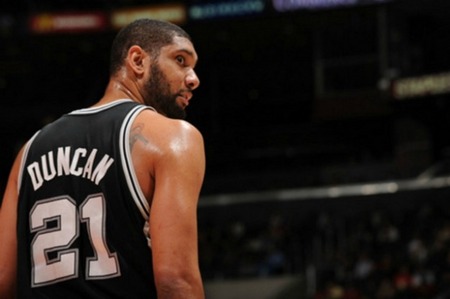 掘金约基奇豪取三双助球队连胜（约基奇砍三双率掘金继续连胜）