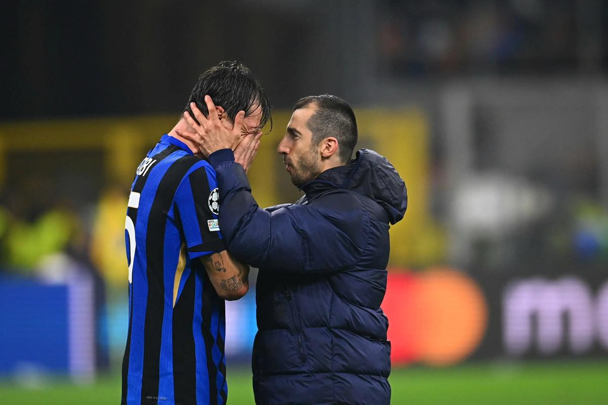 孔萨：凯恩给球队设立标准，那自然而然会激励我们（孔萨：凯恩树立团队标杆，激励全队自发奋进）