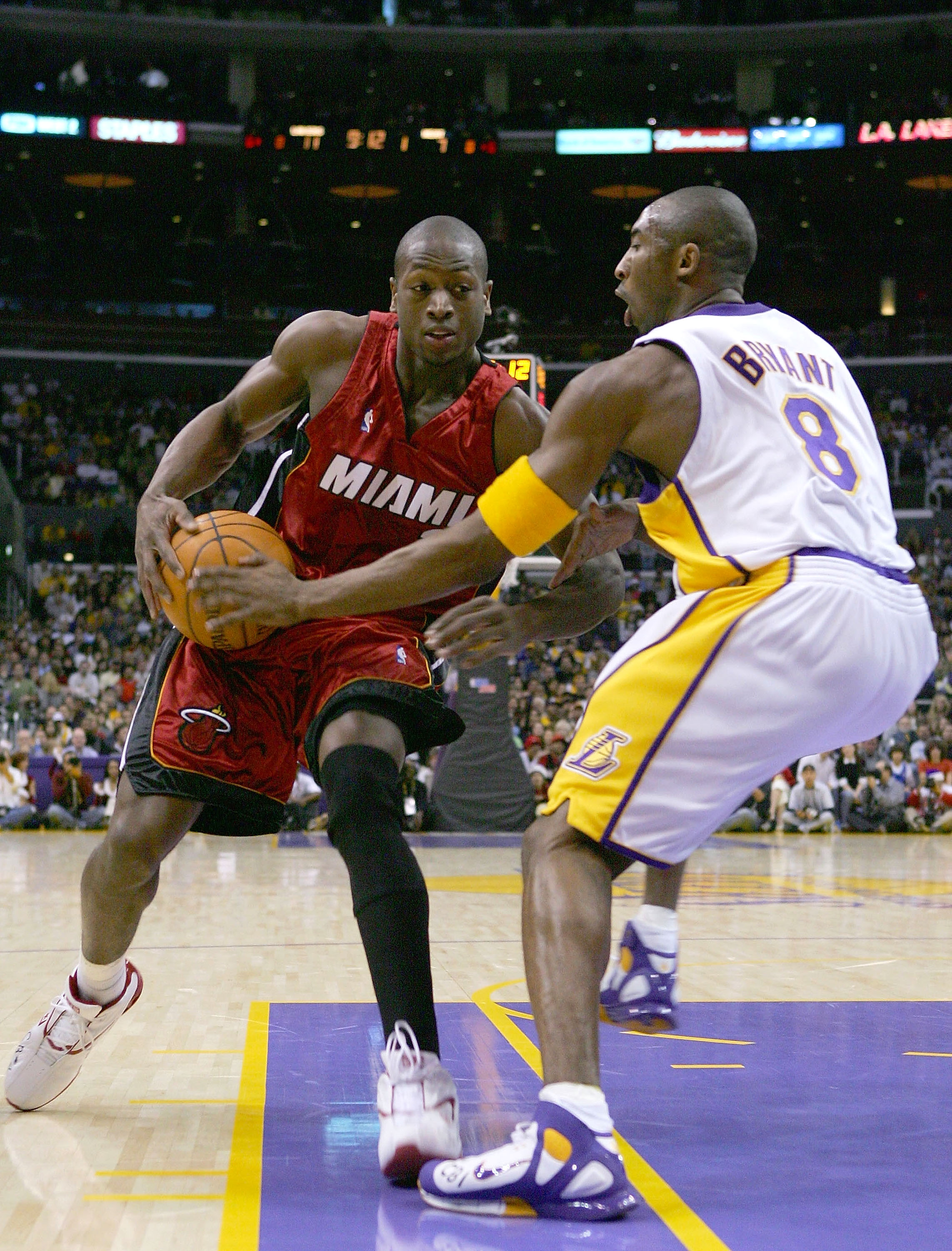 杜兰特：我完全可以一直出手，但主动传球会让队友建立信心（杜兰特：我能一直投，但主动分享球更能提升队友信心）