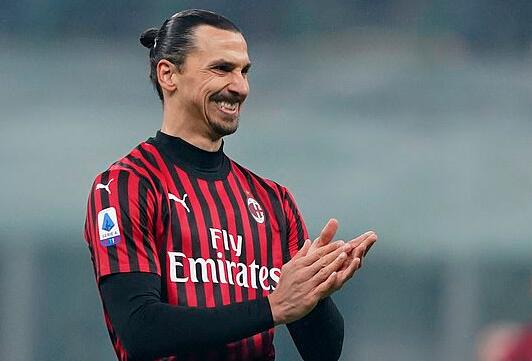 曼城替补席深度再次展现豪门底蕴（曼城板凳深度再度彰显豪门气质）