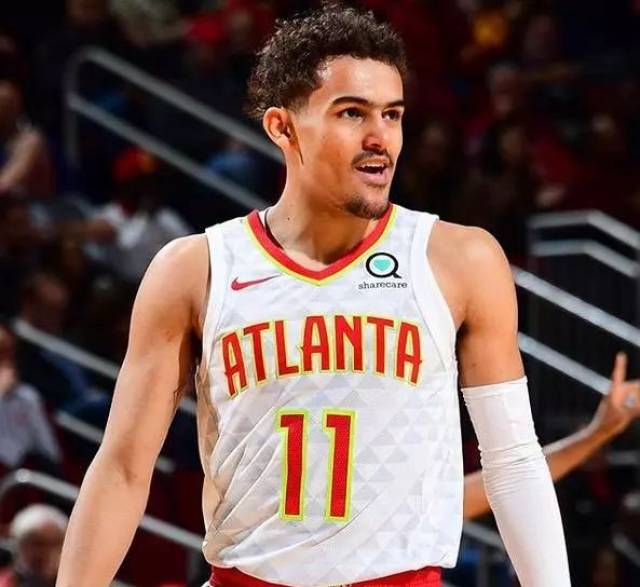 出手不多！孙铭徽半场3中2得到6分 送出全队最高5助攻且0失误（高效组织！孙铭徽半场仅3投2中砍6分，送出全队最多5次助攻且零失误）