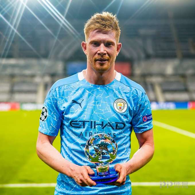 又上头了！克里斯被换下场 替补席摊手疯狂抱怨（又炸了！克里斯被换下后在替补席摊手狂抱怨）