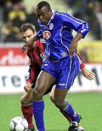 米体：米兰对迈尼昂的年薪报价提高至500万欧，尤文正在关注（米体：米兰上调迈尼昂年薪至500万欧元，尤文密切关注）