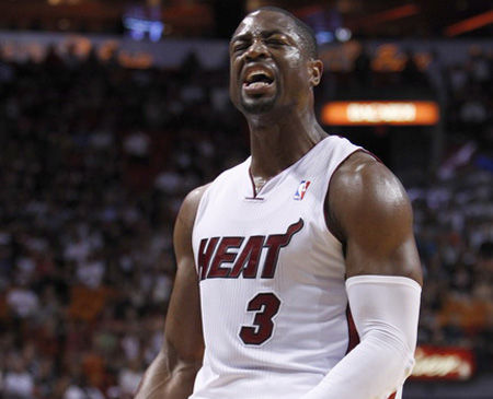 致敬球队传奇，多特官方商城为球迷免费印11号罗伊斯（多特致敬传奇：官方商城为球迷免费印制罗伊斯11号）