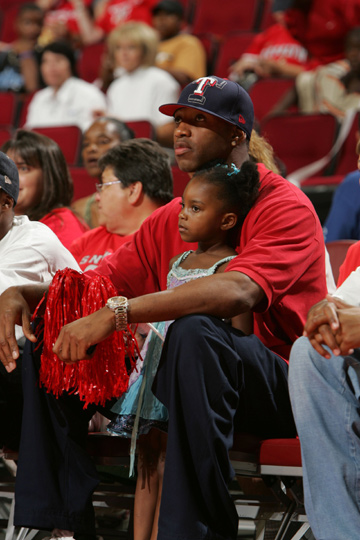 NBA球员专访：詹姆斯谈季后赛目标,（专访NBA球星詹姆斯：畅谈季后赛目标）