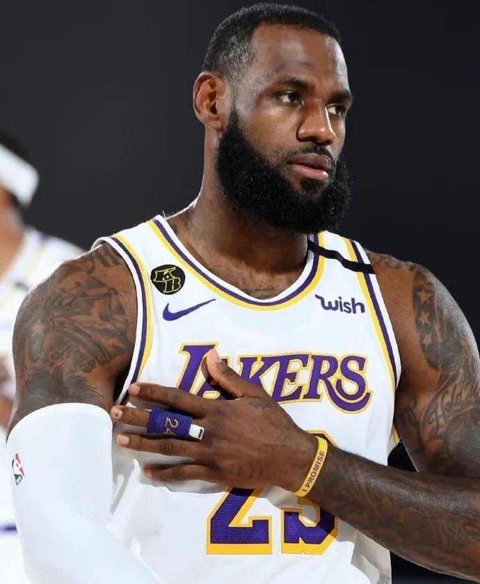 拜仁在联赛71次战胜斯图加特，创造德甲最多胜场纪录（拜仁联赛对斯图加特第71胜，刷新德甲最多胜场纪录）