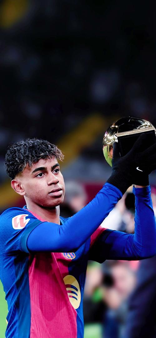 进攻表演！三球半场轰7记三分球砍下21分1板8助1断（火力全开！三球半场狂飙7记三分，砍下21分1板8助1断）