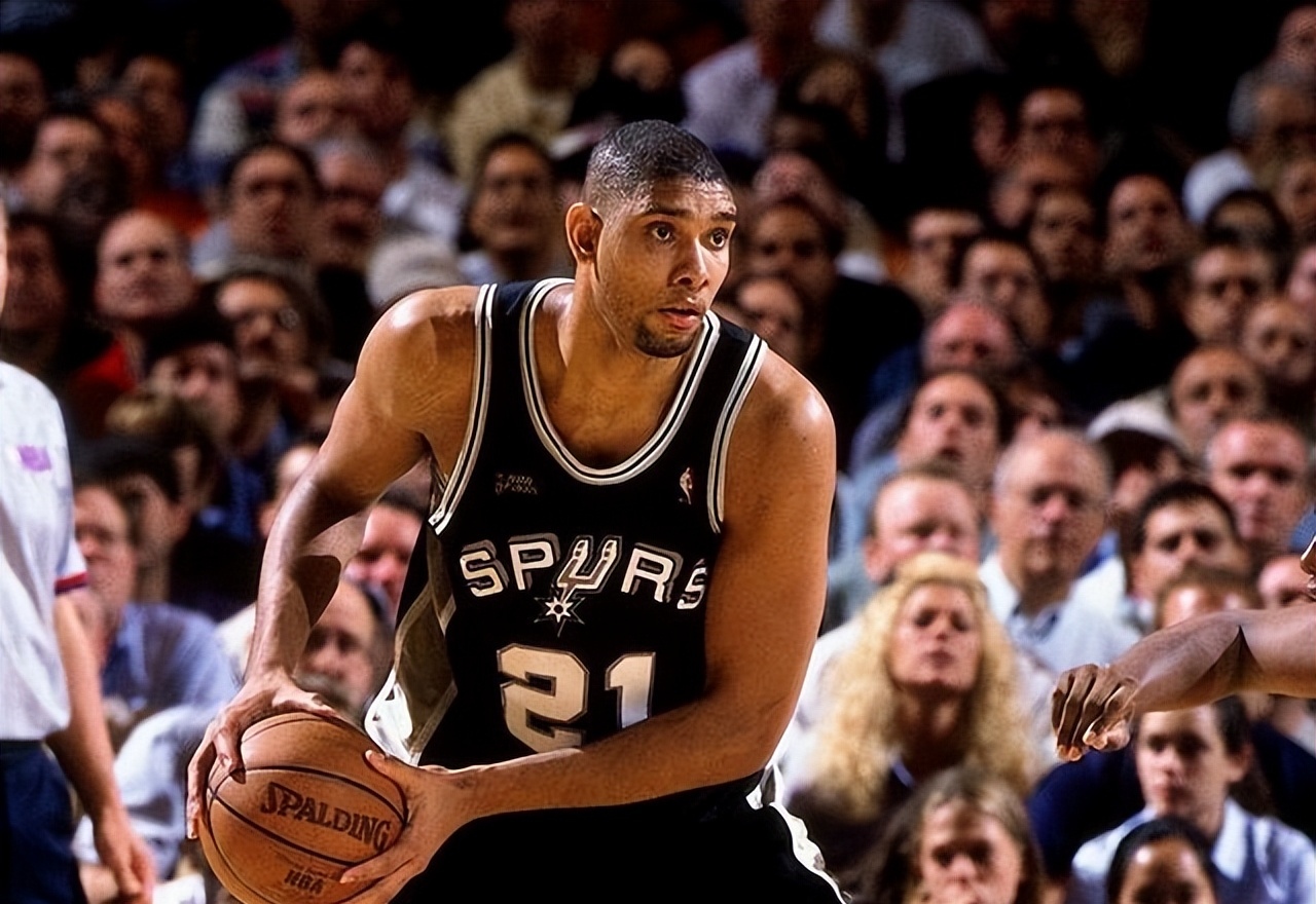 舍甫琴科：AC米兰本赛季有能力问鼎意甲，莱奥还有提升空间（舍甫琴科看好AC米兰问鼎本季意甲：莱奥仍有进步空间）