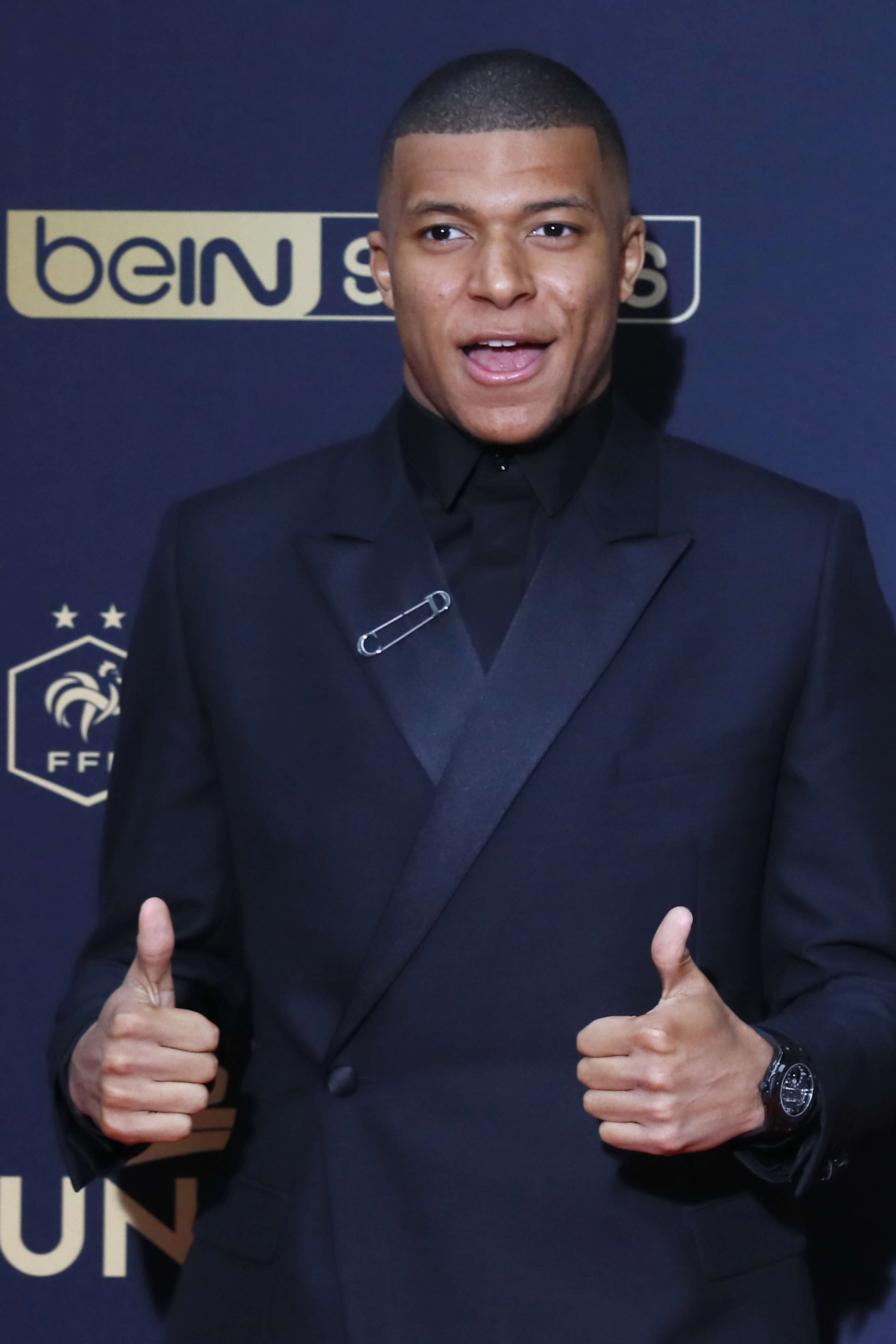 超高效率！祖巴茨14中13狂轰33分填满数据栏（效率炸裂！祖巴茨14投13中狂砍33分，全能数据拉满）