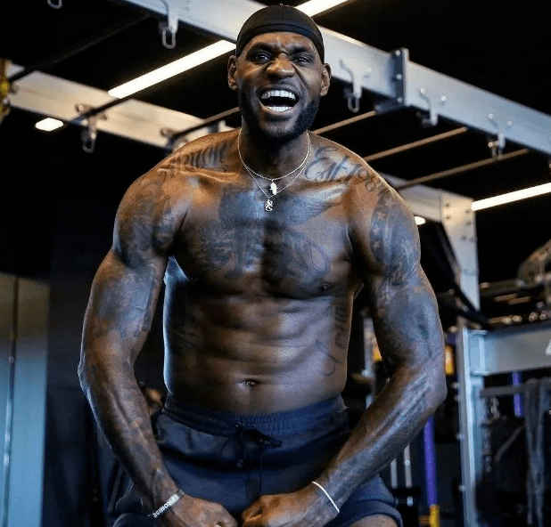 神户主帅：成都队组织严密，与J联赛的三后卫球队有相似之处（神户主帅：成都队纪律严整，风格与J联赛三后卫球队相近）