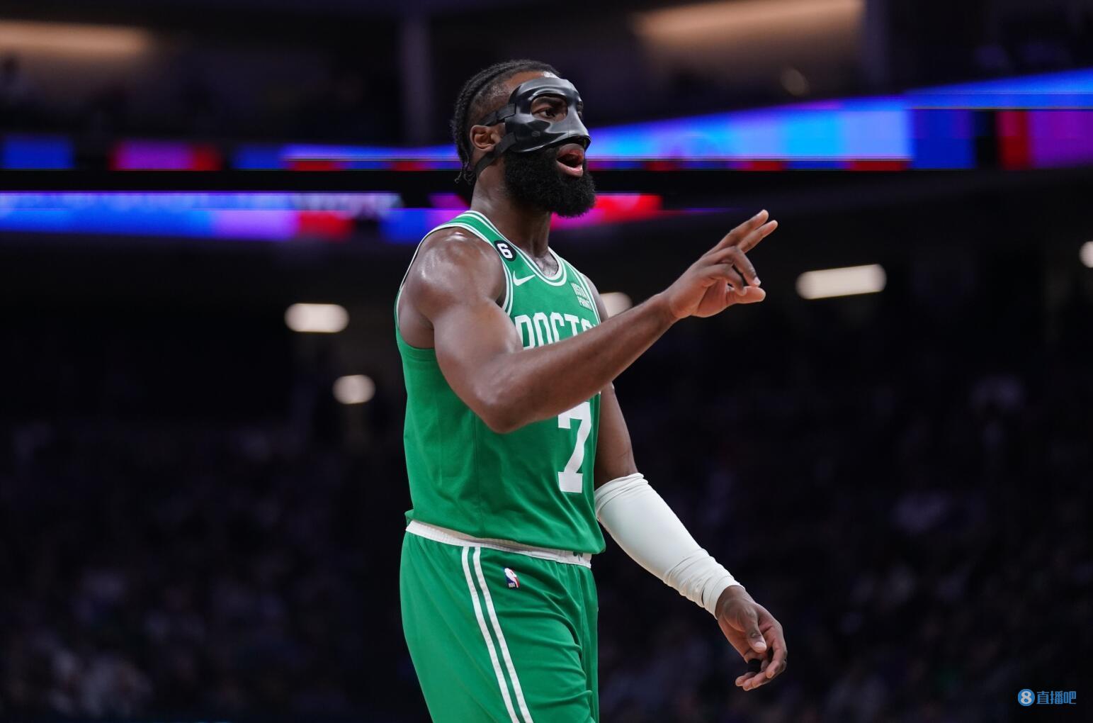 杰伦·约翰逊连续3场三双，赛季5次三双均创老鹰队史纪录（杰伦·约翰逊三双三连击，单季5次三双改写老鹰队史纪录）