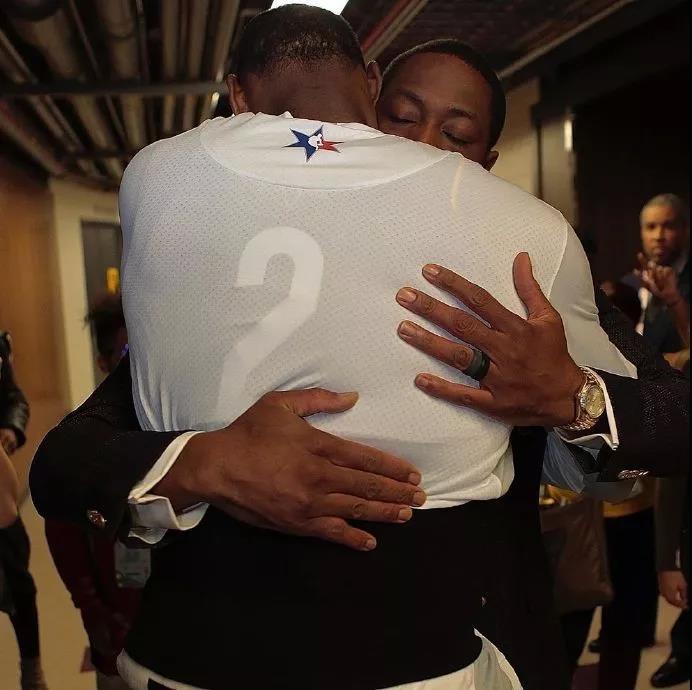 德罗赞：知道我们战绩很烂 摆脱这个困境的唯一方法就是埋头苦干（德罗赞：深知球队战绩糟糕，突围之道唯有埋头苦干）