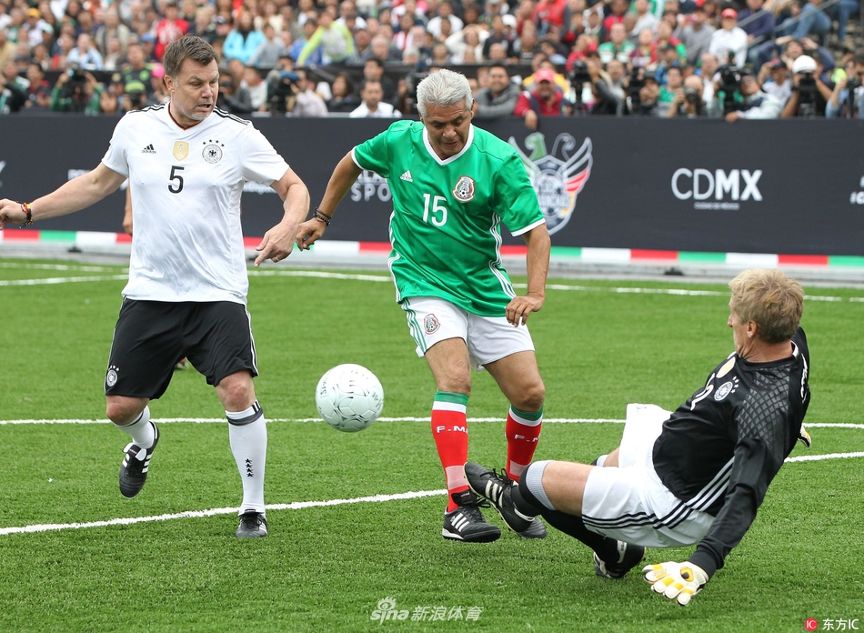 哈登又见到郝同学，必须过来叙叙旧！（哈登重逢郝同学，不聊聊不行！）